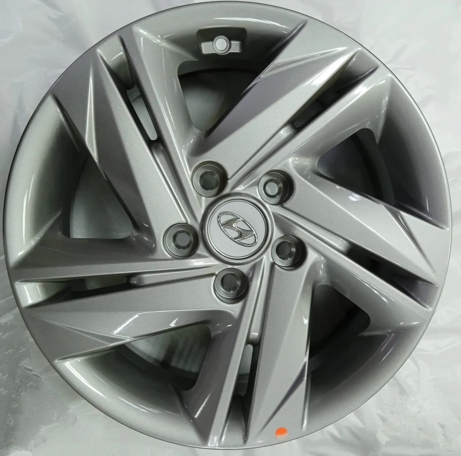 Диск Литой Dicastal мод.Original Hyundai_Kia 16х6 PCD 5х114,3 ET43 DIA67.1  Silver  